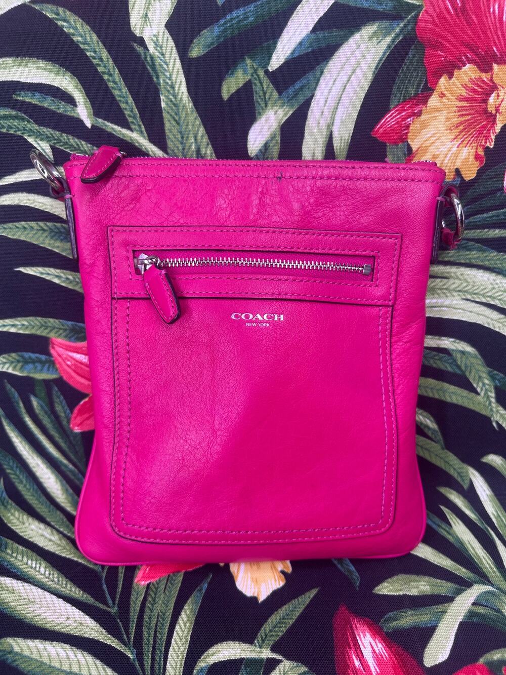 COACH Fuschia Pink Leather Crossbody Purse Swingpack Small